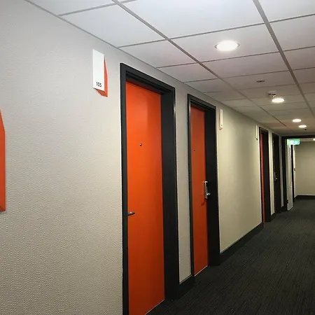 Easyhotel Leeds 3*