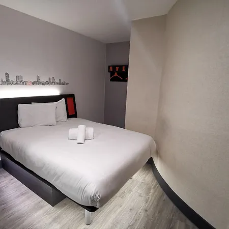 Easyhotel Leeds Otel 3*