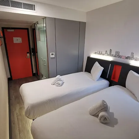 Easyhotel Leeds 3*