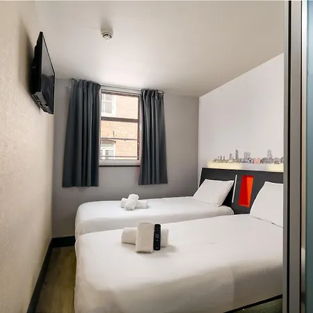 Easyhotel Leeds 3*
