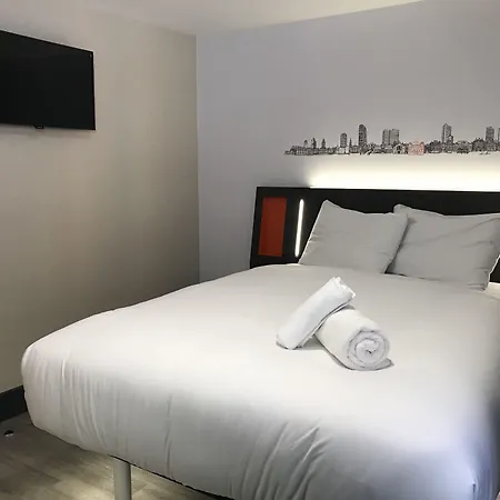 Easyhotel فندق 2*