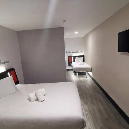 Easyhotel Leeds Otel 3*