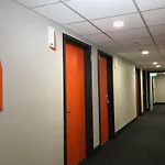 Easyhotel 2*