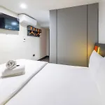 Easyhotel Hotel 2*