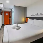 Easyhotel 2*