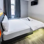 Easyhotel Hotel 2*