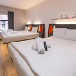 Hotel Easyhotel 2*
