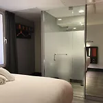 Easyhotel 2*