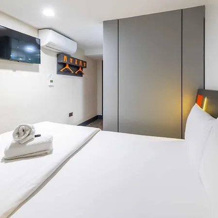 Easyhotel فندق 2*