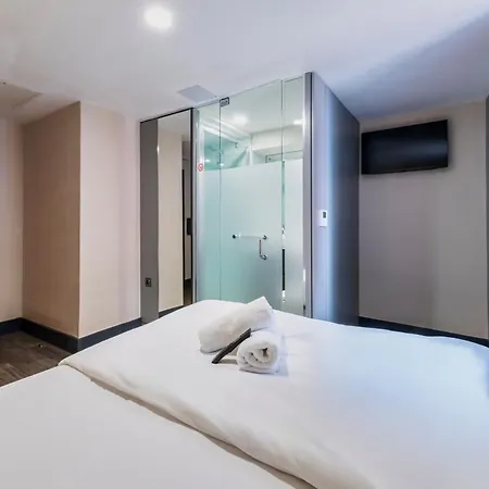 Hotel Easyhotel 3*