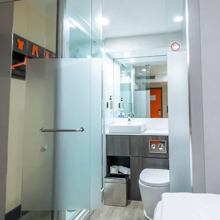 Easyhotel 3*