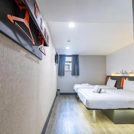 Easyhotel 3*