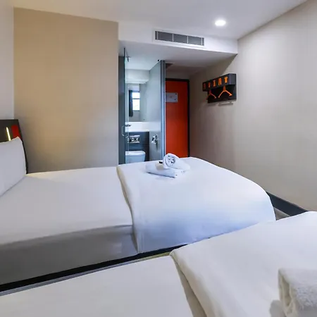 Easyhotel 2*