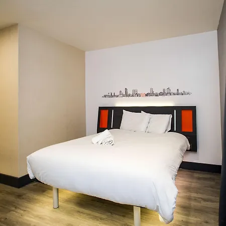 Easyhotel