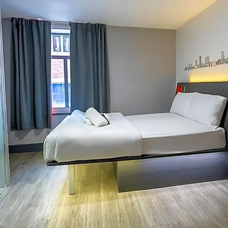 Easyhotel 2* Leeds (West Yorkshire)