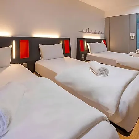 Easyhotel Hotel 2*