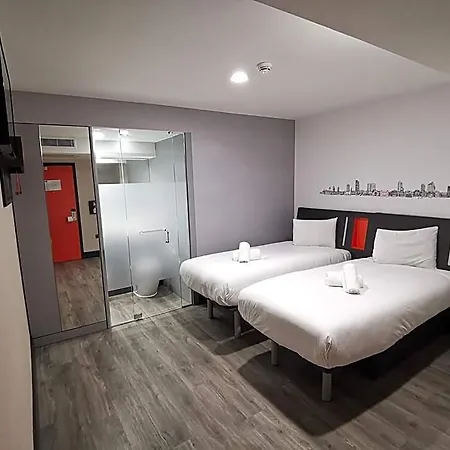 Easyhotel