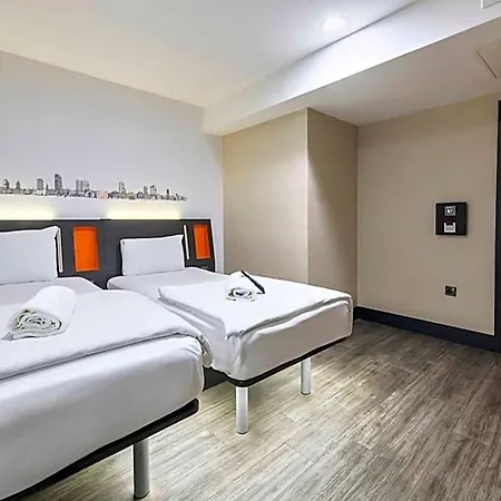 Hotel Easyhotel 2*