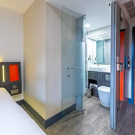 Easyhotel