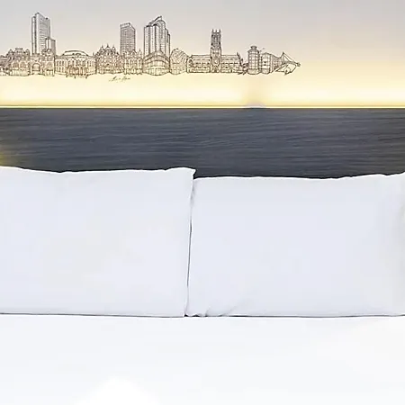 Easyhotel 2*