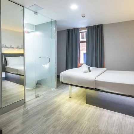 Easyhotel