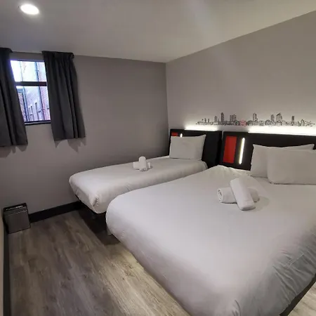 Hotel Easyhotel Leeds 3*