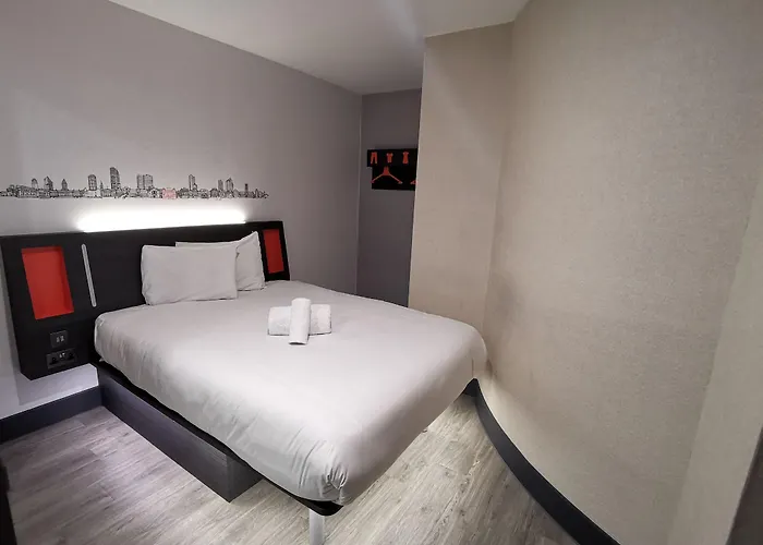 Easyhotel Готель 2*