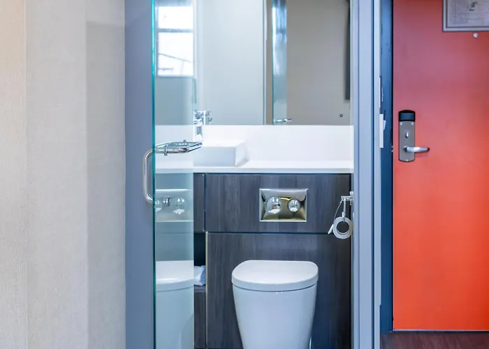 Готель Easyhotel Лідс