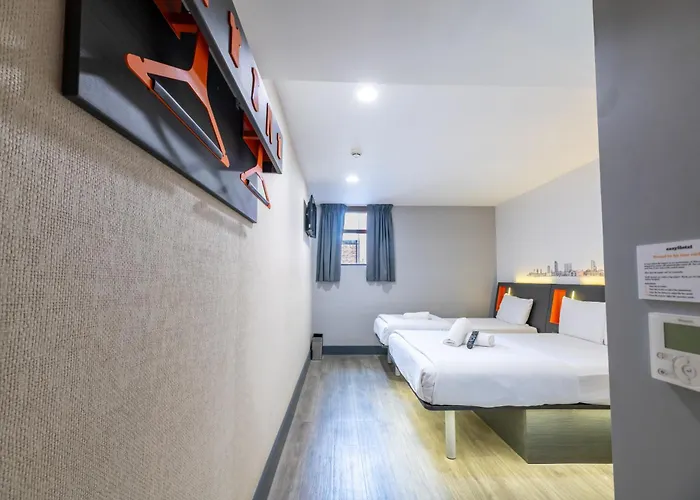 Easyhotel 2*
