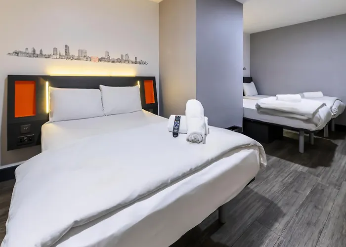 Easyhotel Готель