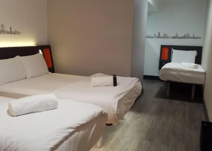 Easyhotel 2*