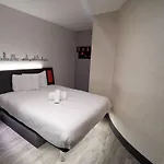Easyhotel 호텔 2*