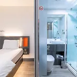 Easyhotel 2*