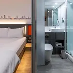 Easyhotel 호텔