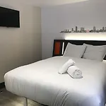Easyhotel 호텔 2*