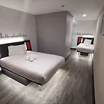 Easyhotel 호텔