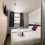 호텔 Easyhotel 2*