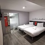 Easyhotel