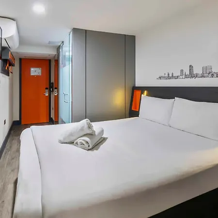 Easyhotel 2*