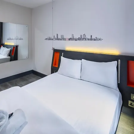 Szálloda Easyhotel 2*