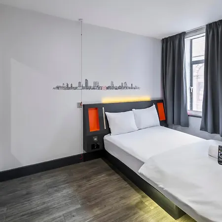 Easyhotel