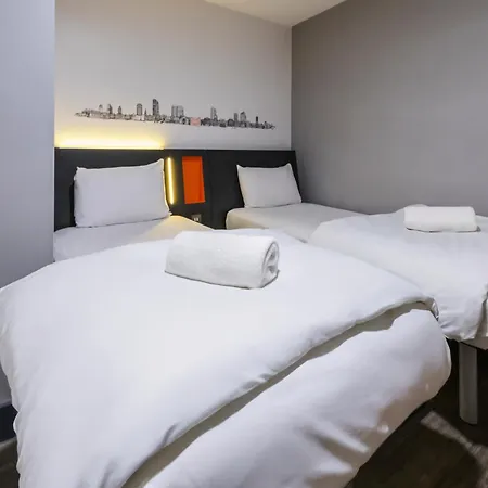 Easyhotel 2*
