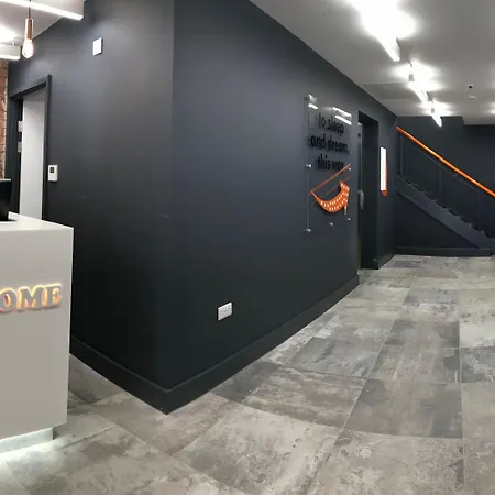 Easyhotel 2*