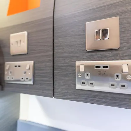 호텔 Easyhotel 2*