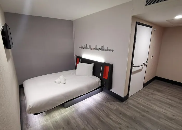 فندق Easyhotel 2*