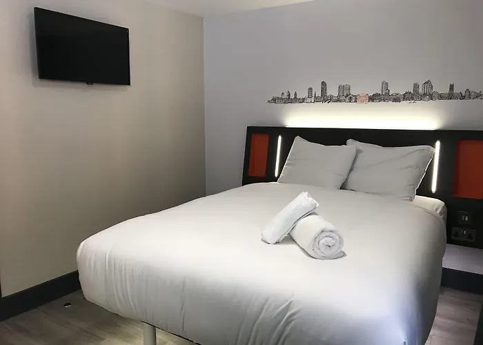 Easyhotel فندق 2*